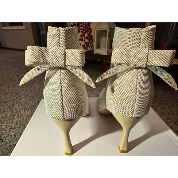 Beautiful sparkling pointed toe with Bow detail on back  zip up booties - Picture 2 of 16